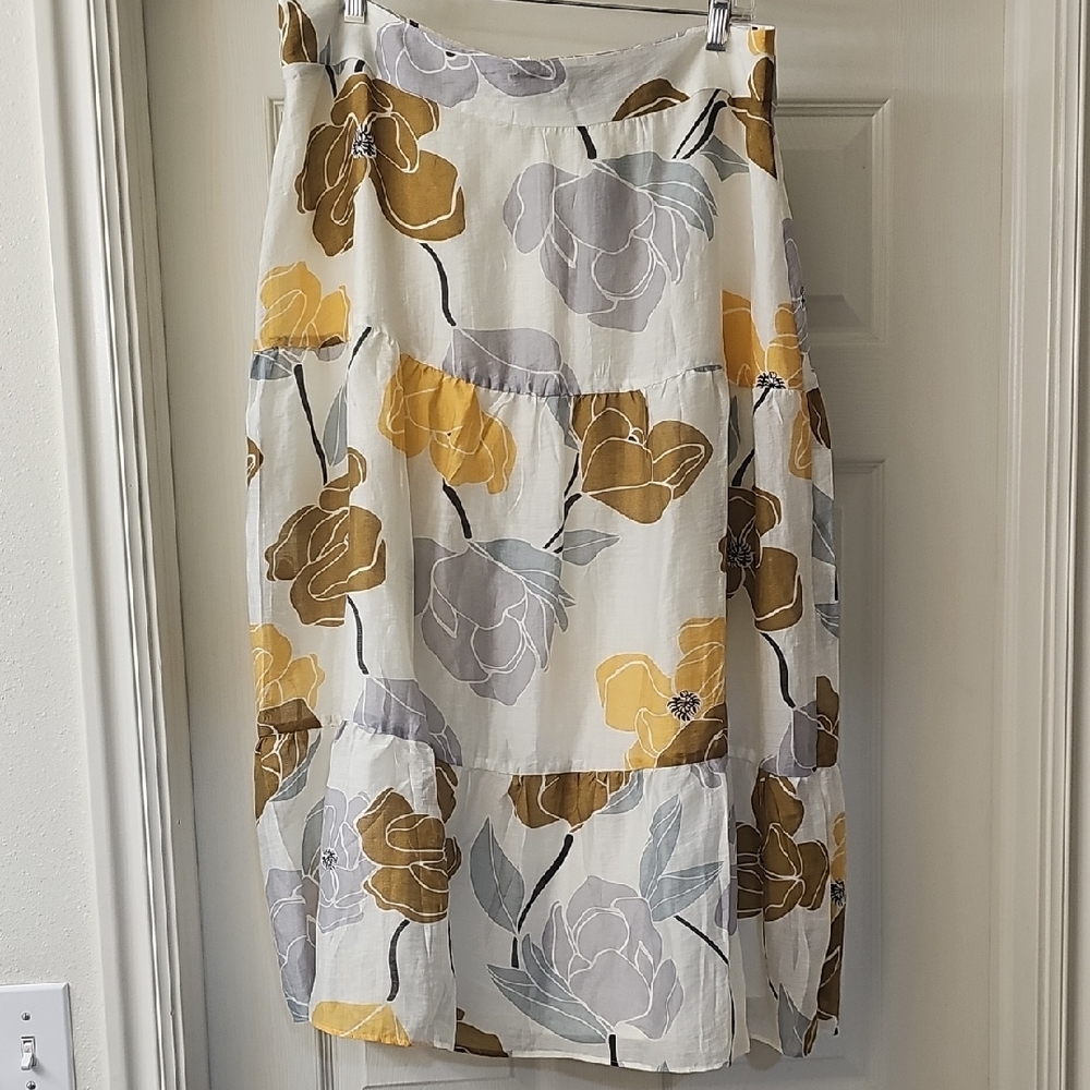 NWT Ann Taylor A-Line Skirt with Floral Design (White, Gray, & Yellow) Size 12